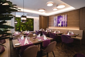 Lunsj og middag serveres, tyske retter