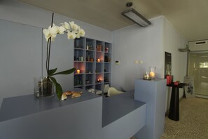 Unclassified image, 5 of 67, button - Marina Club I (Lagos)