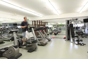 Unclassified image, 3 of 67, button - Marina Club I (Lagos)