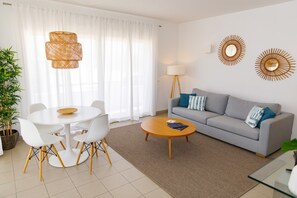 1 soverom, safe på rommet, blendingsgardiner og strykejern/-brett