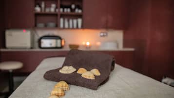 Sauna, 1 treatment room, massages