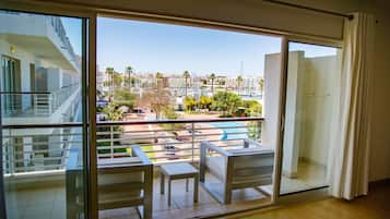 Superior Apartment, 3 Bedrooms, Pool View | Terrace/patio