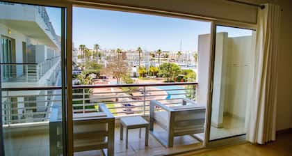 Marina Club Suite Hotel