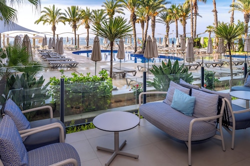 Caprici Beach Hotel & Spa
