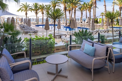 Caprici Beach Hotel & Spa