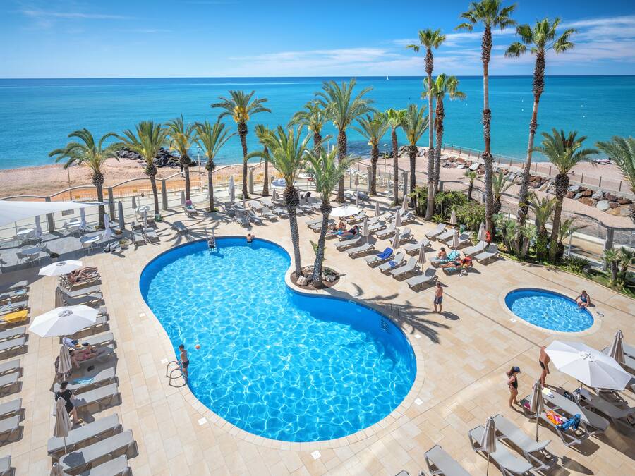 Työpöytä, äänieristys, ilmainen Wi-Fi, vuodevaatteet