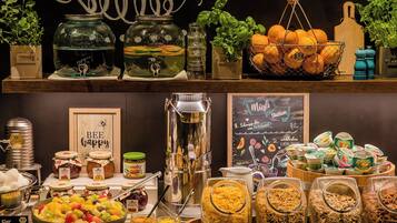 Tägliches Frühstücksbuffet gegen Gebühr