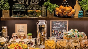 Café da manhã com buffet todos os dias mediante uma taxa