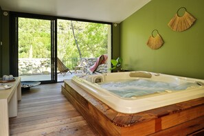 Bain à remous intérieur