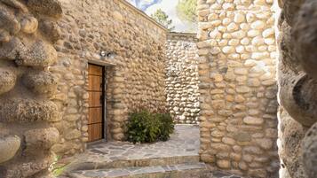 Deluxe Room | Premium bedding, desk, soundproofing, iron/ironing board