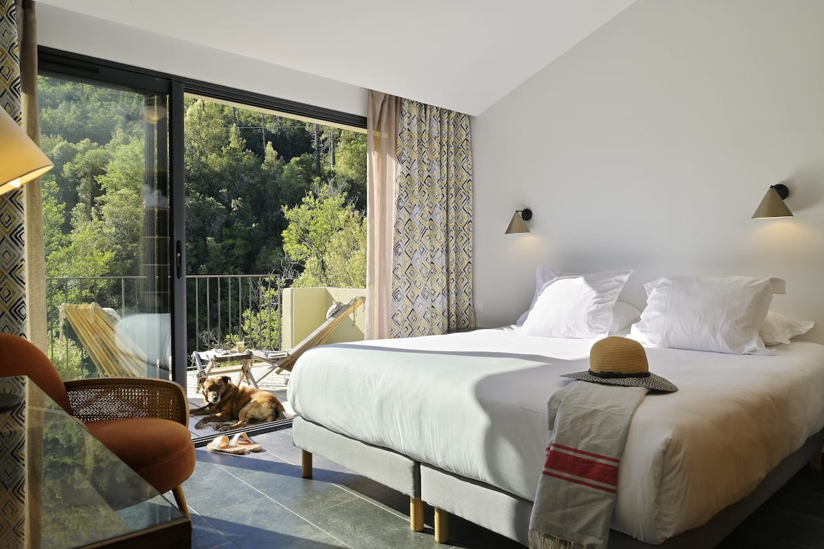 deluxe room, river view | 1 bedroom, desk, soundproofing, iron/ironing board