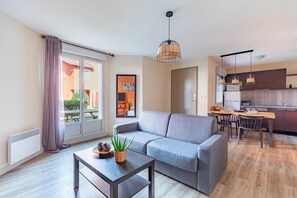 Family Villa, 2 Bedrooms | Living area | Flat-screen TV - Appart'City Classic Toulouse Saint Simon (Toulouse)