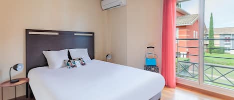 Family Villa, 2 Bedrooms | Desk, iron/ironing board, free cribs/infant beds, free WiFi