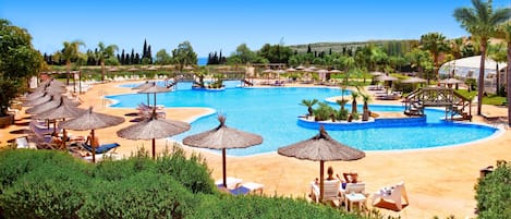 Seasonal outdoor pool, pool umbrellas, sun loungers