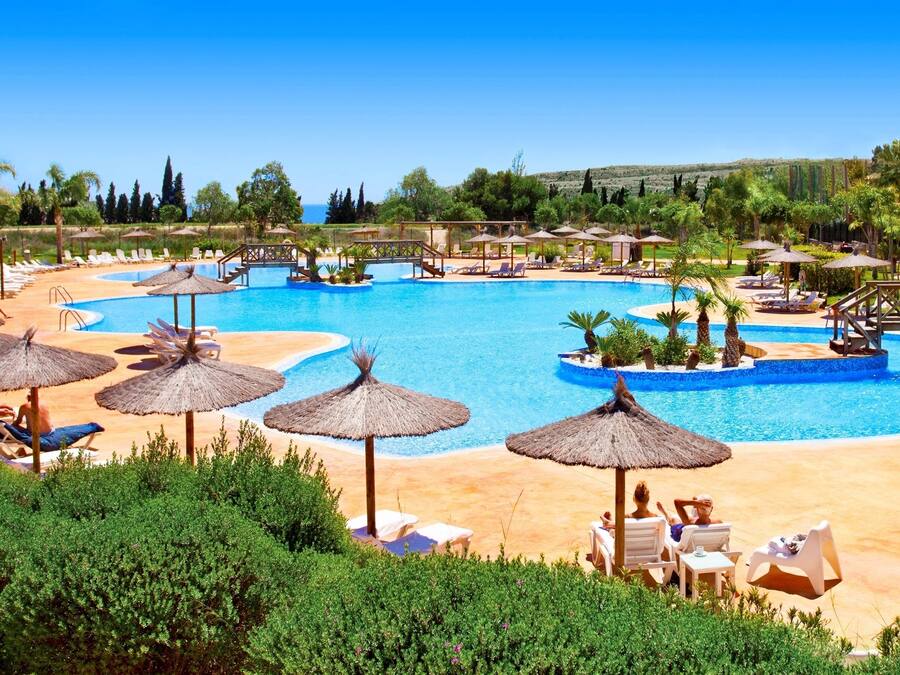 Seasonal outdoor pool, pool umbrellas, sun loungers