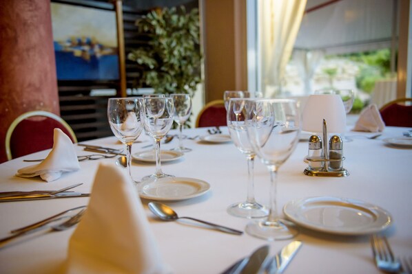 A table set for dining with wine glasses, plates, cutlery, and salt and pepper shakers. - Hotel Bonalba Alicante (Mutxamel)