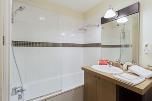 Bathtub, hair dryer, towels