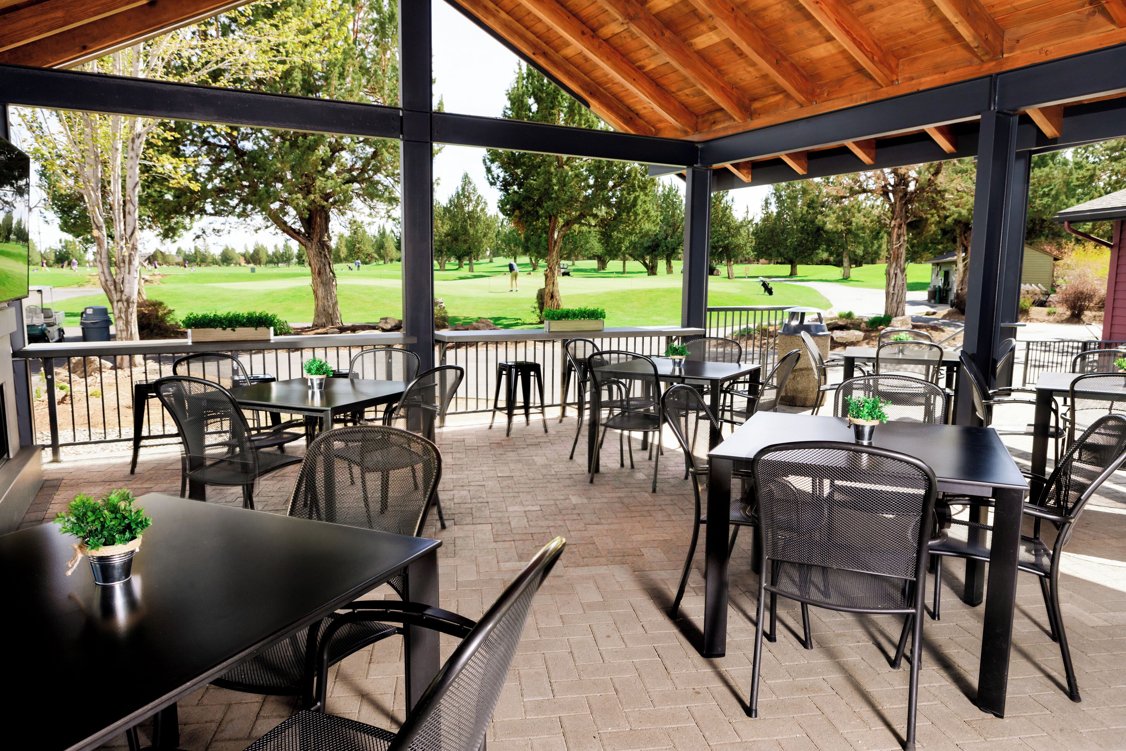 3 restoran, sarapan dihidangkan 