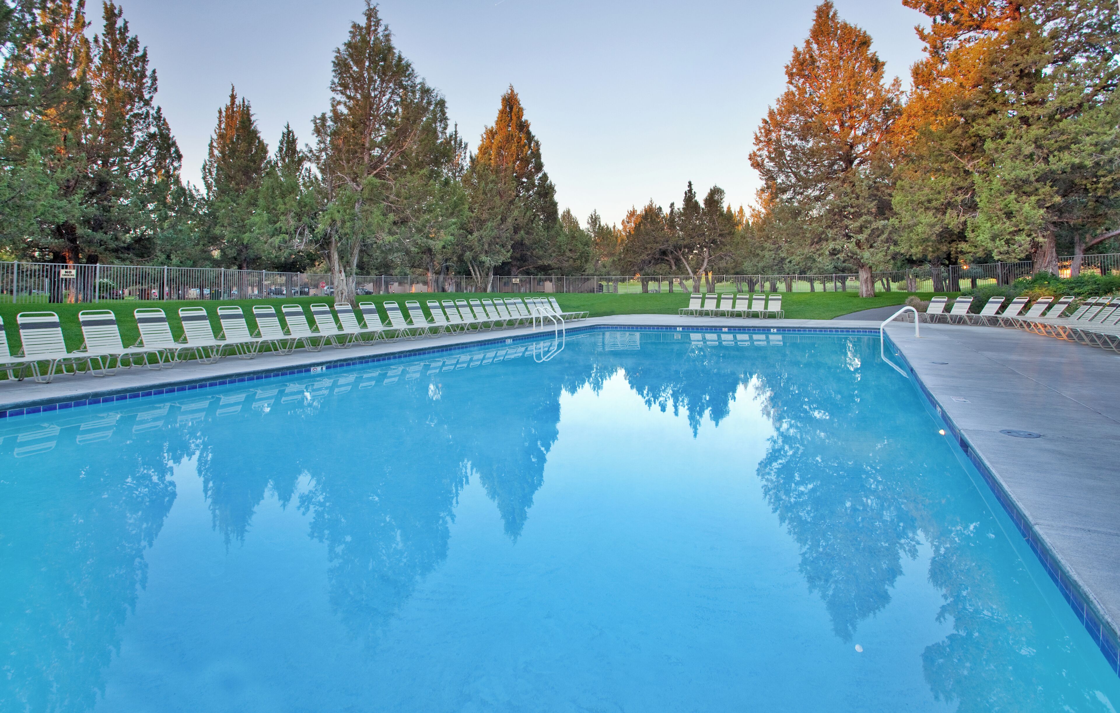 Indoor pool, 3 outdoor pools, sun loungers