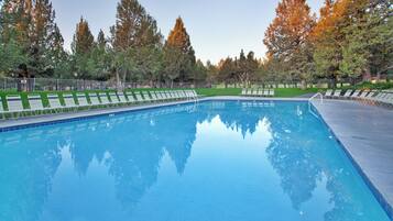 Indoor pool, 3 outdoor pools, sun loungers