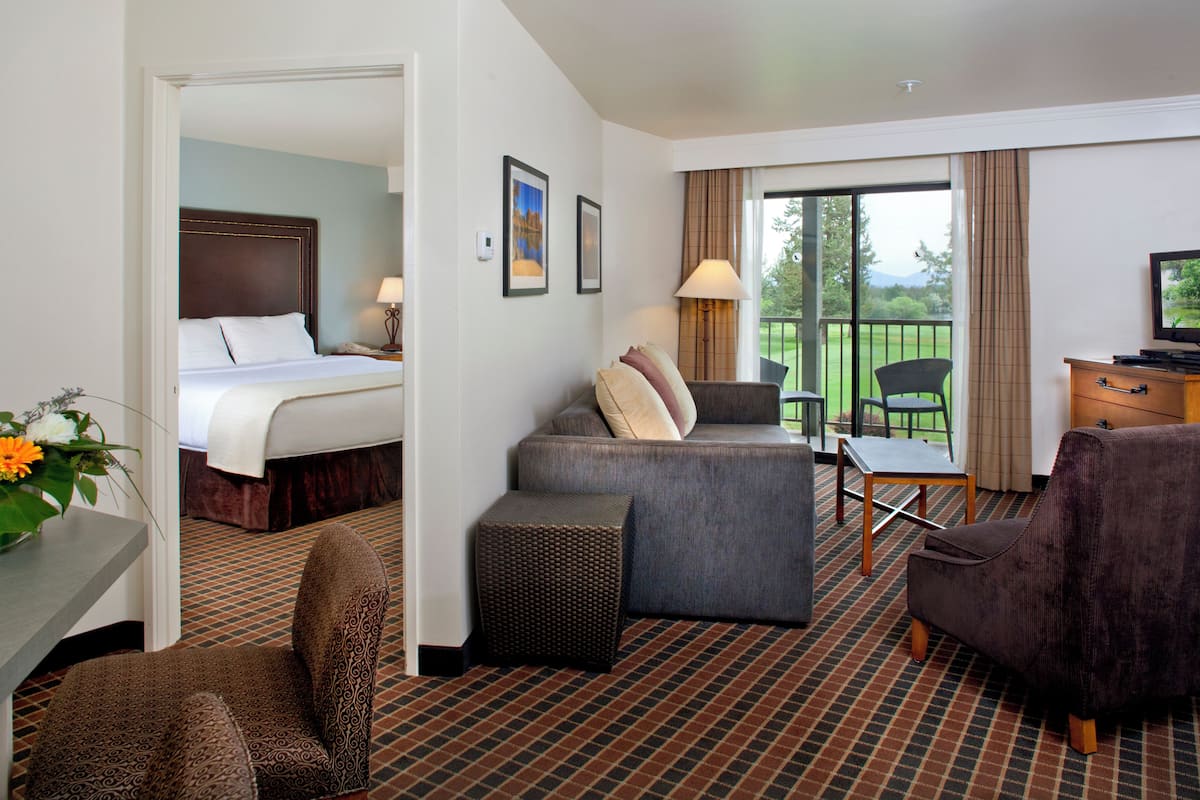 Suite, 1 camera da letto, vista campo da golf (King) | Biancheria da letto di alta qualità, materassi a doppio strato