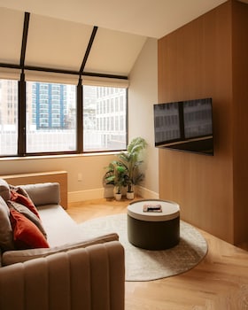 Penthouse (Suite) | Egyptian cotton sheets, premium bedding, in-room safe, blackout drapes at Aura Hotel Times Square