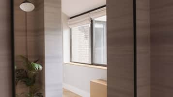 Penthouse (Suite) | Egyptian cotton sheets, premium bedding, in-room safe, blackout drapes