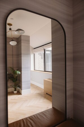 顶层房 (Suite) | 埃及棉床单、高档床上用品、客房内保险箱、遮光窗帘