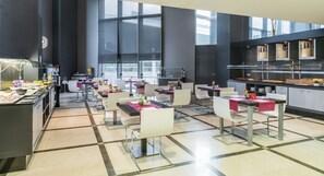 Päivittäinen buffetaamiainen (18 EUR per henkilö)