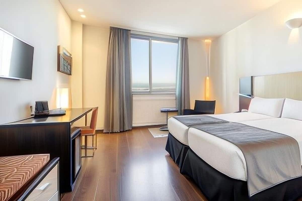 1 bedroom, down duvets, in-room safe, desk