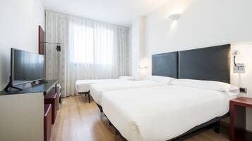 Down duvets, in-room safe, desk, laptop workspace