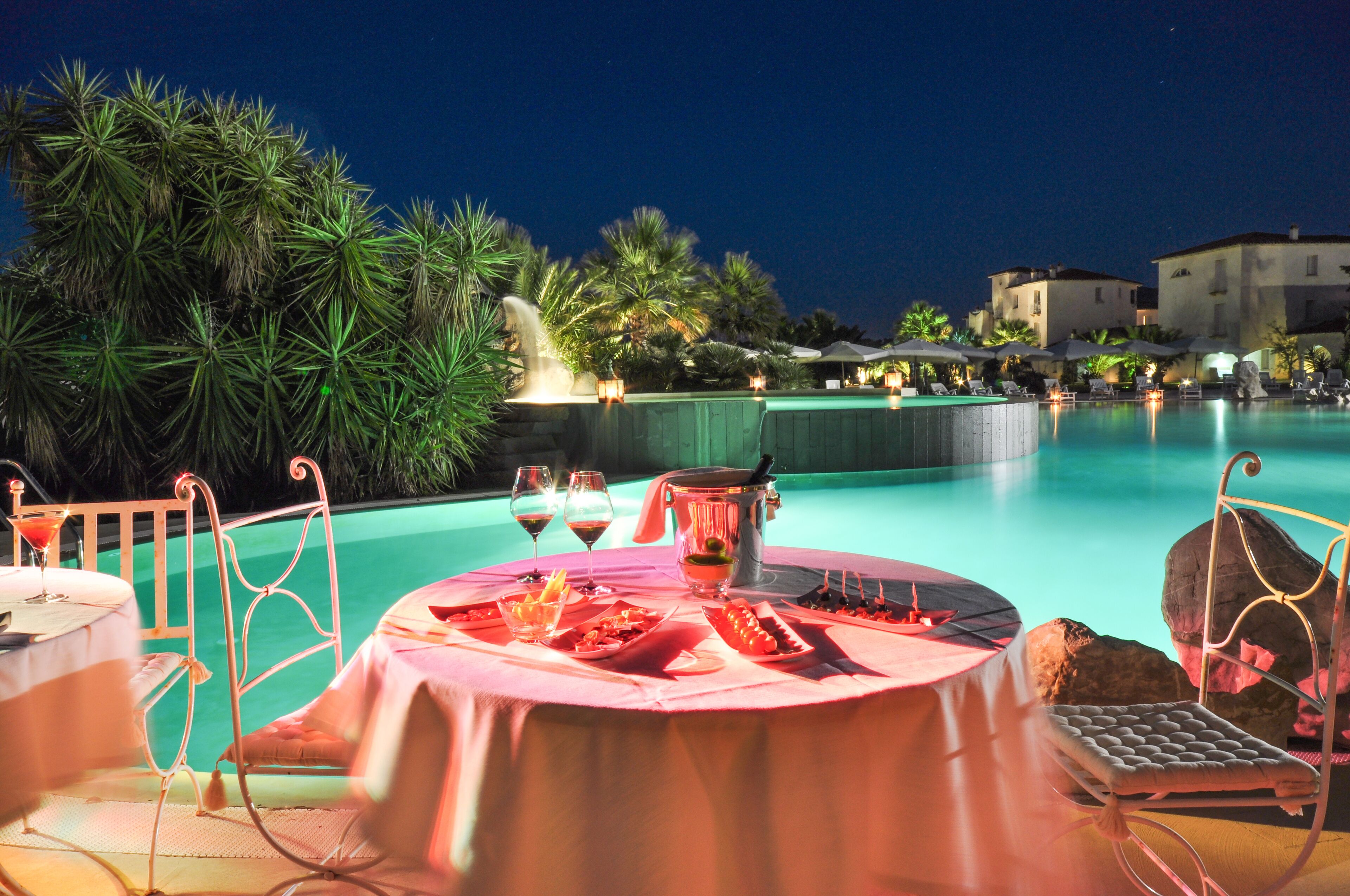 breakfast and dinner served, garden views