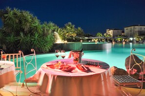 Breakfast and dinner served - Tarthes Hotel (Guspini)