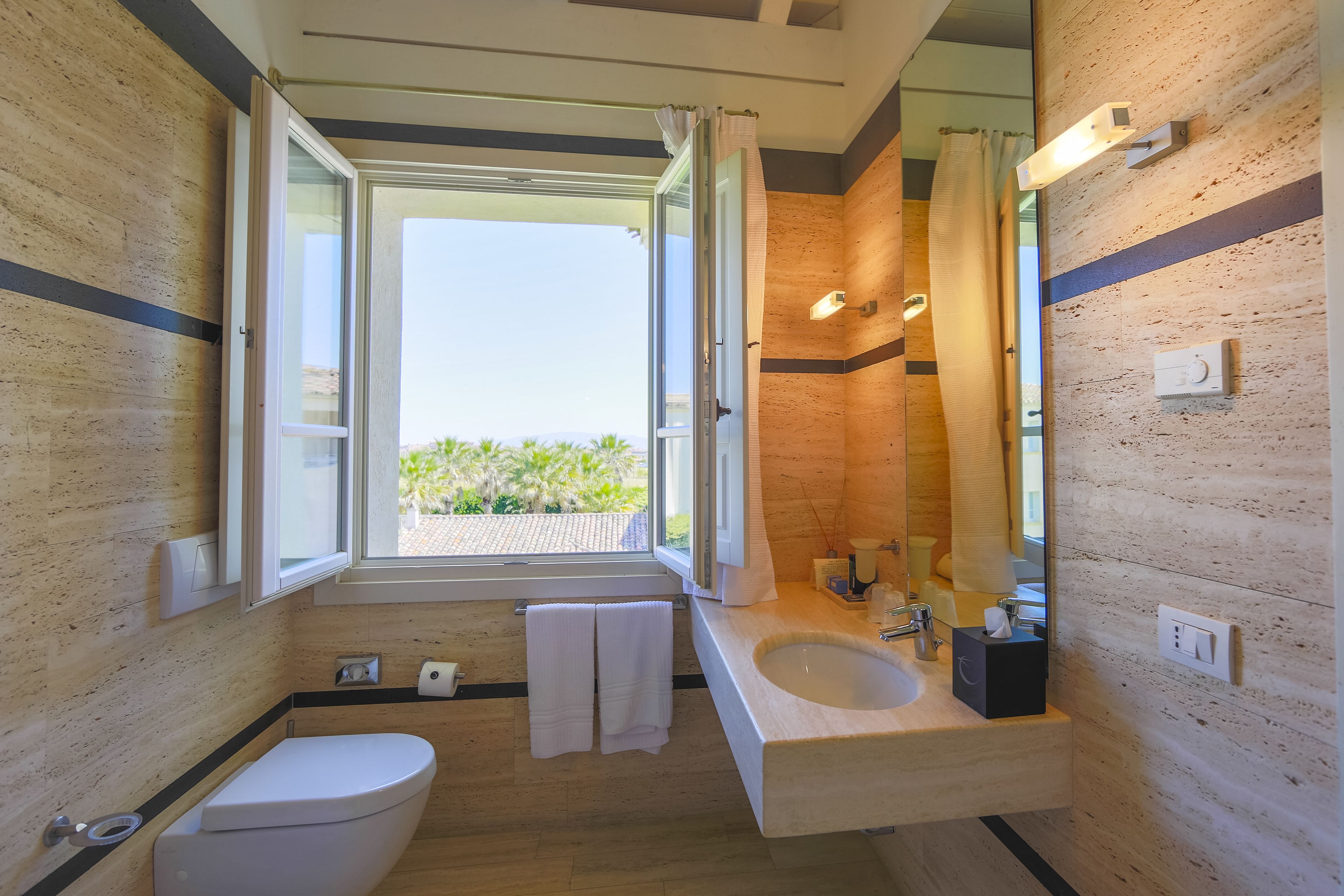 senior suite | bathroom | free toiletries, hair dryer, bidet, towels