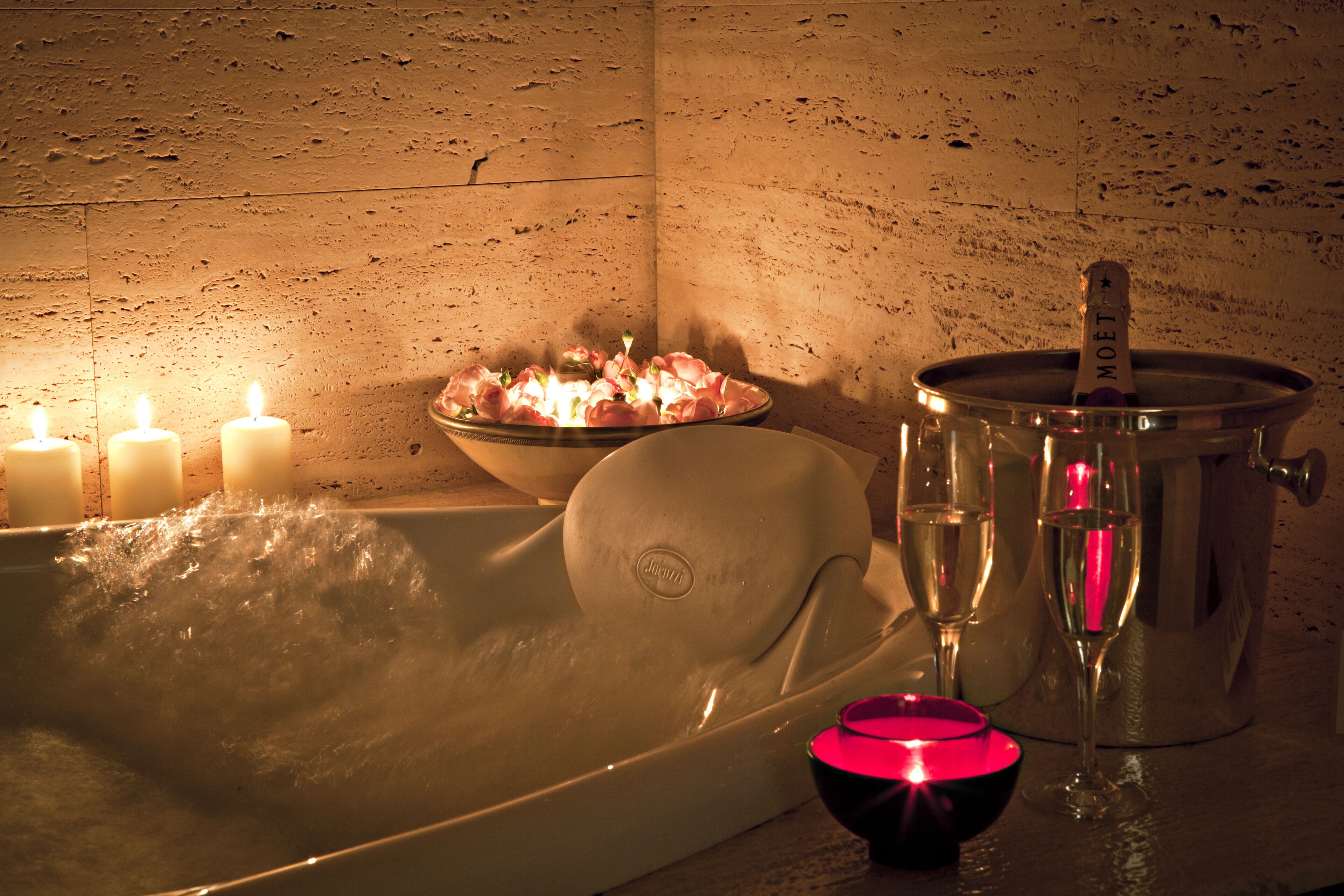 double room, hot tub | bathroom | free toiletries, hair dryer, bidet, towels