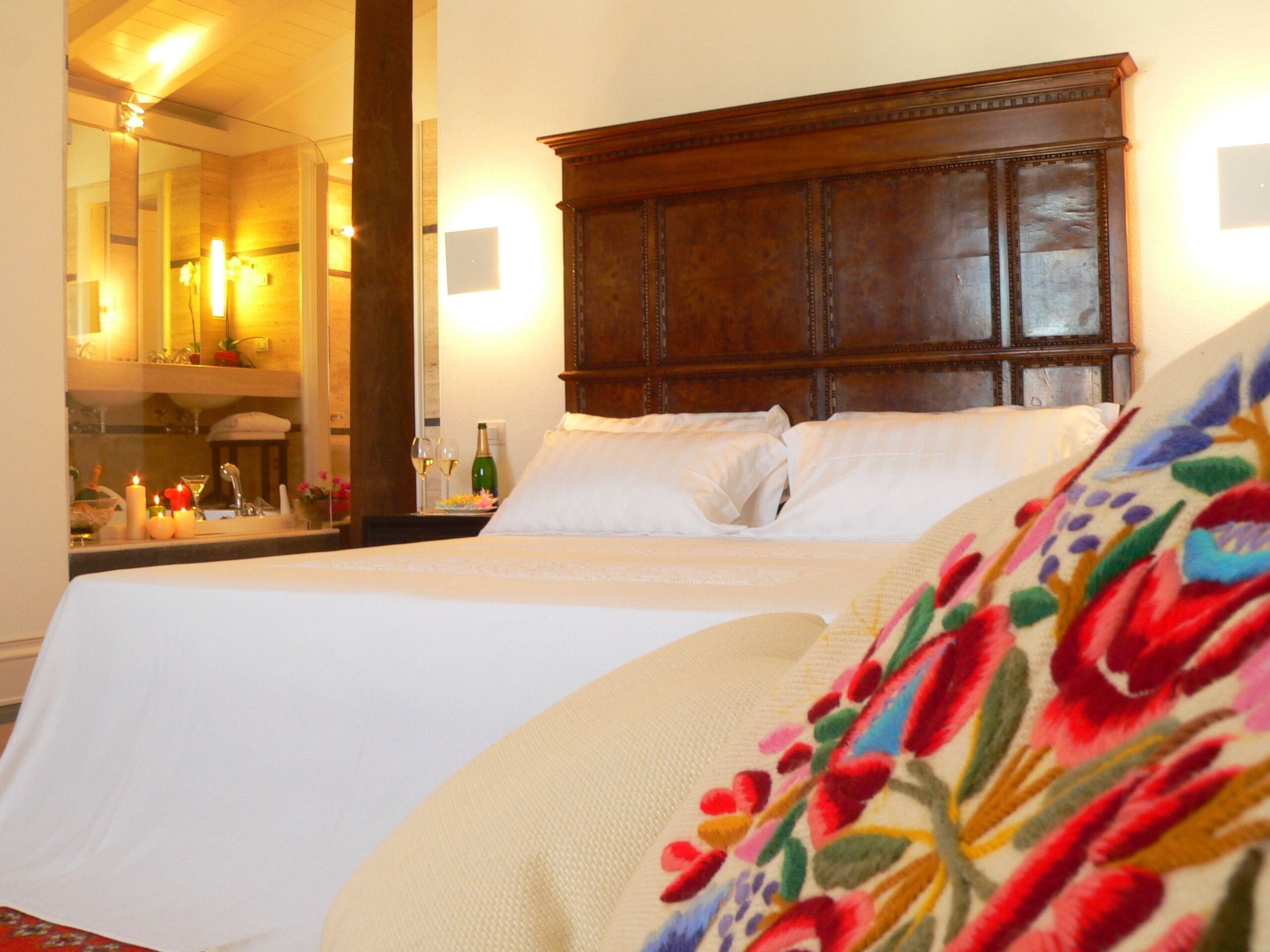 superior suite, 1 king bed, jetted tub | 1 bedroom, minibar, in-room safe, soundproofing