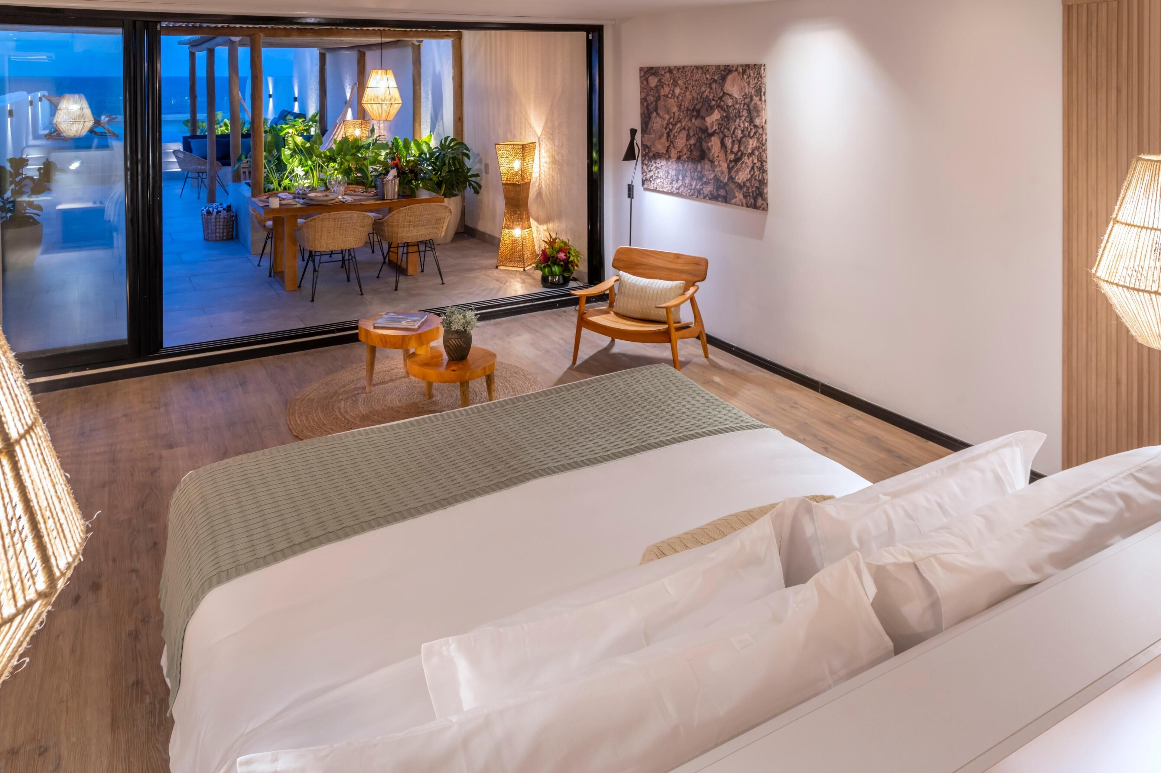 Frigobar, cofres nos quartos, individualmente decorados, escrivaninha