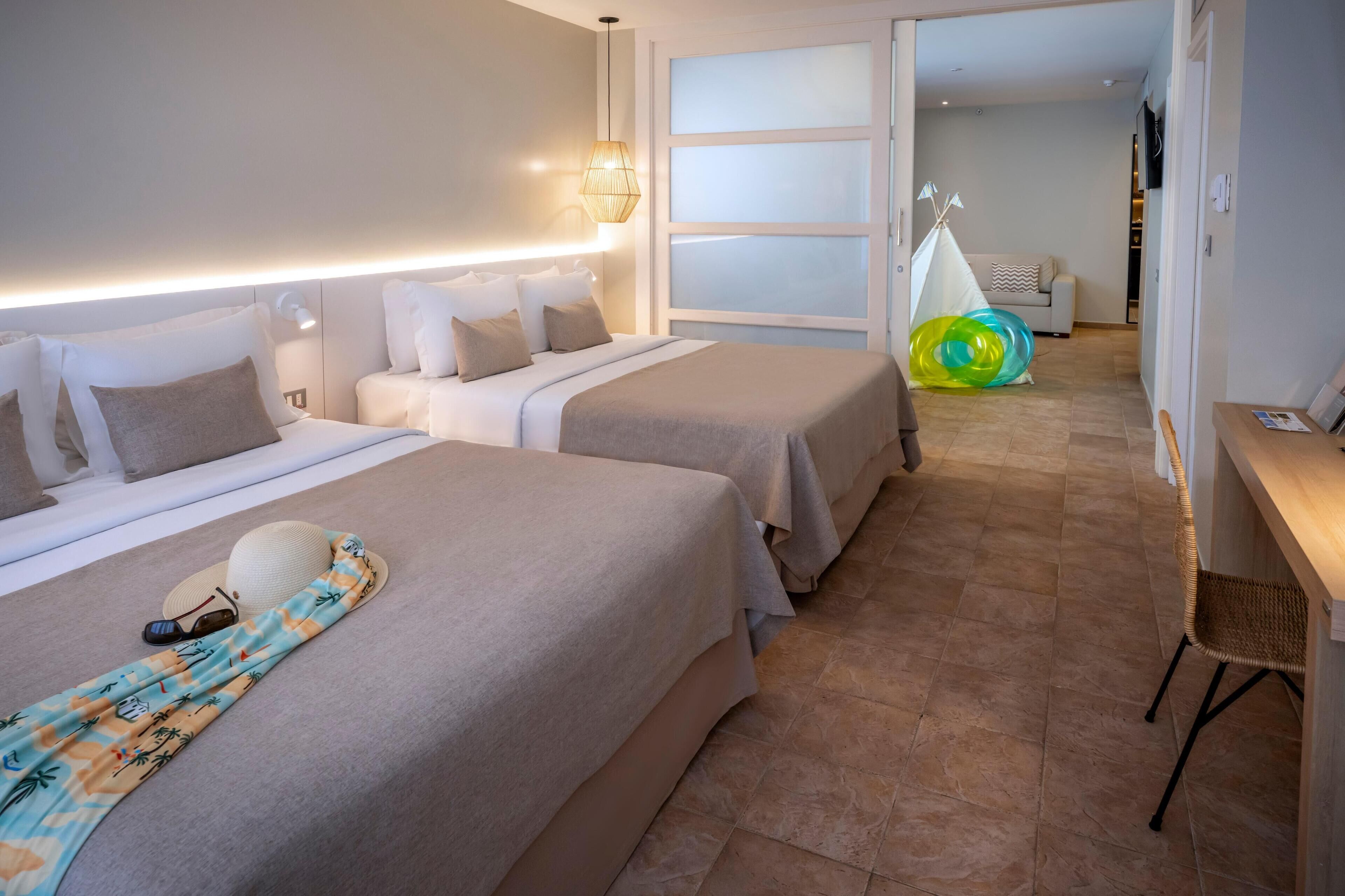 Frigobar, cofres nos quartos, individualmente decorados, escrivaninha