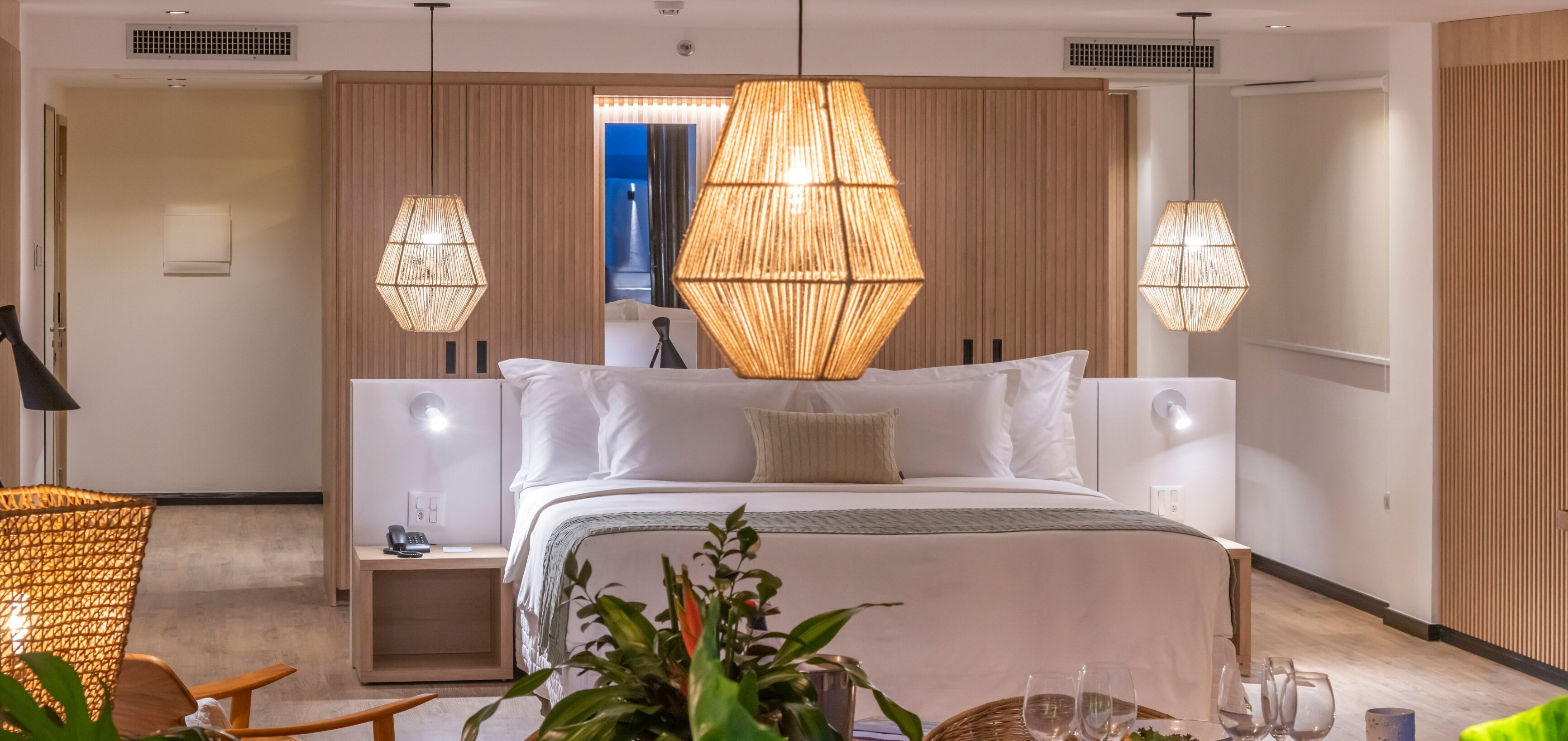 Minibar, Zimmersafe, individuell dekoriert, Schreibtisch