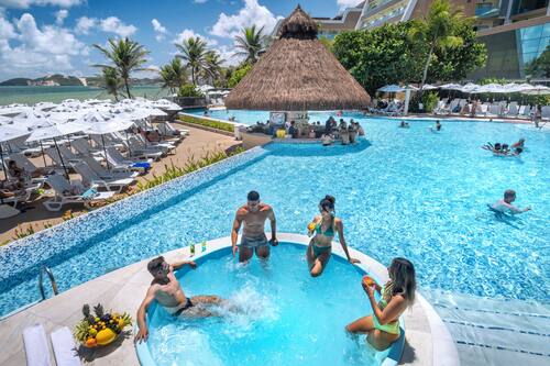3 bares/lounges, bar ao lado da piscina