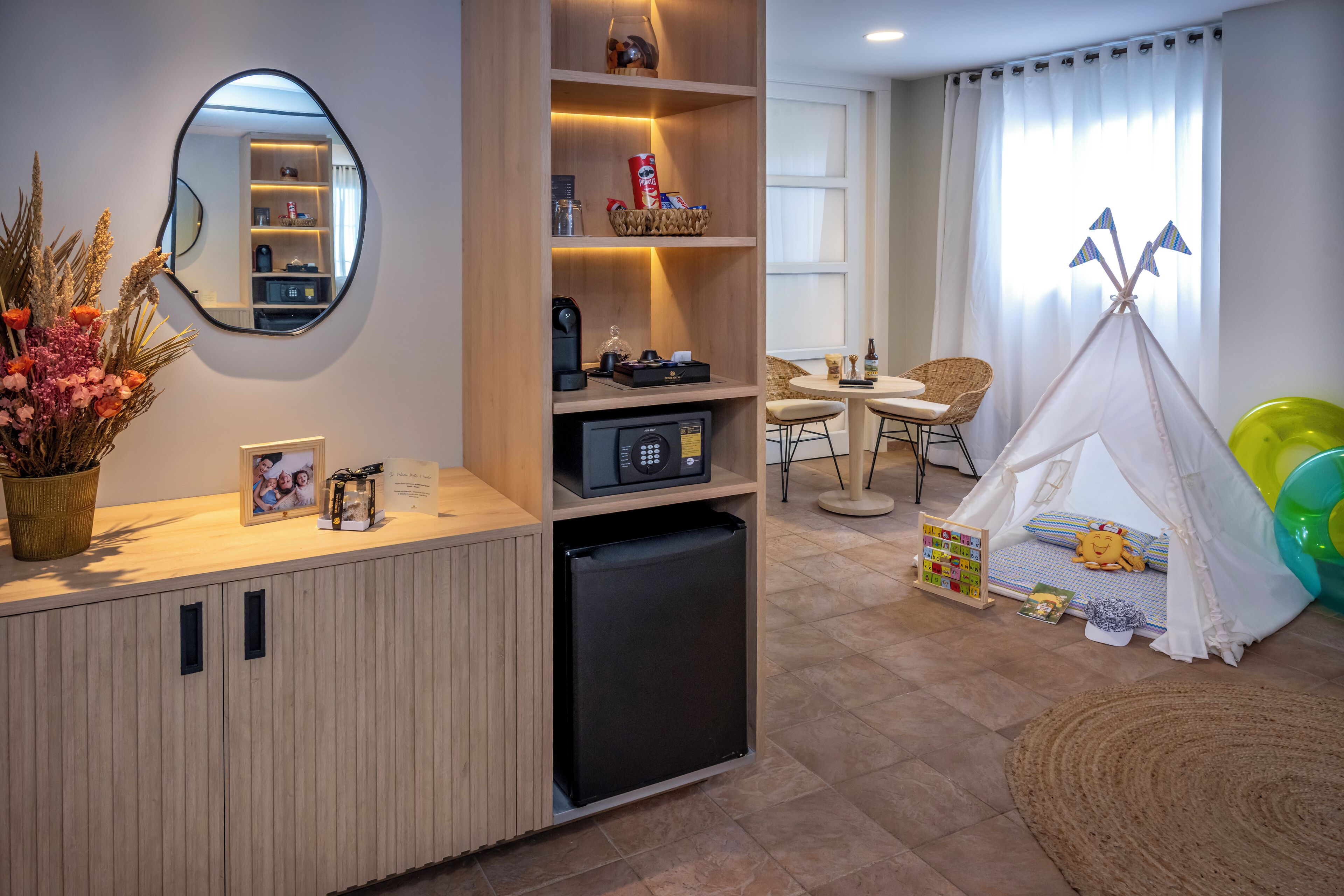 quarto premium family | living room | 50-inch smart tv with digital channels, tv