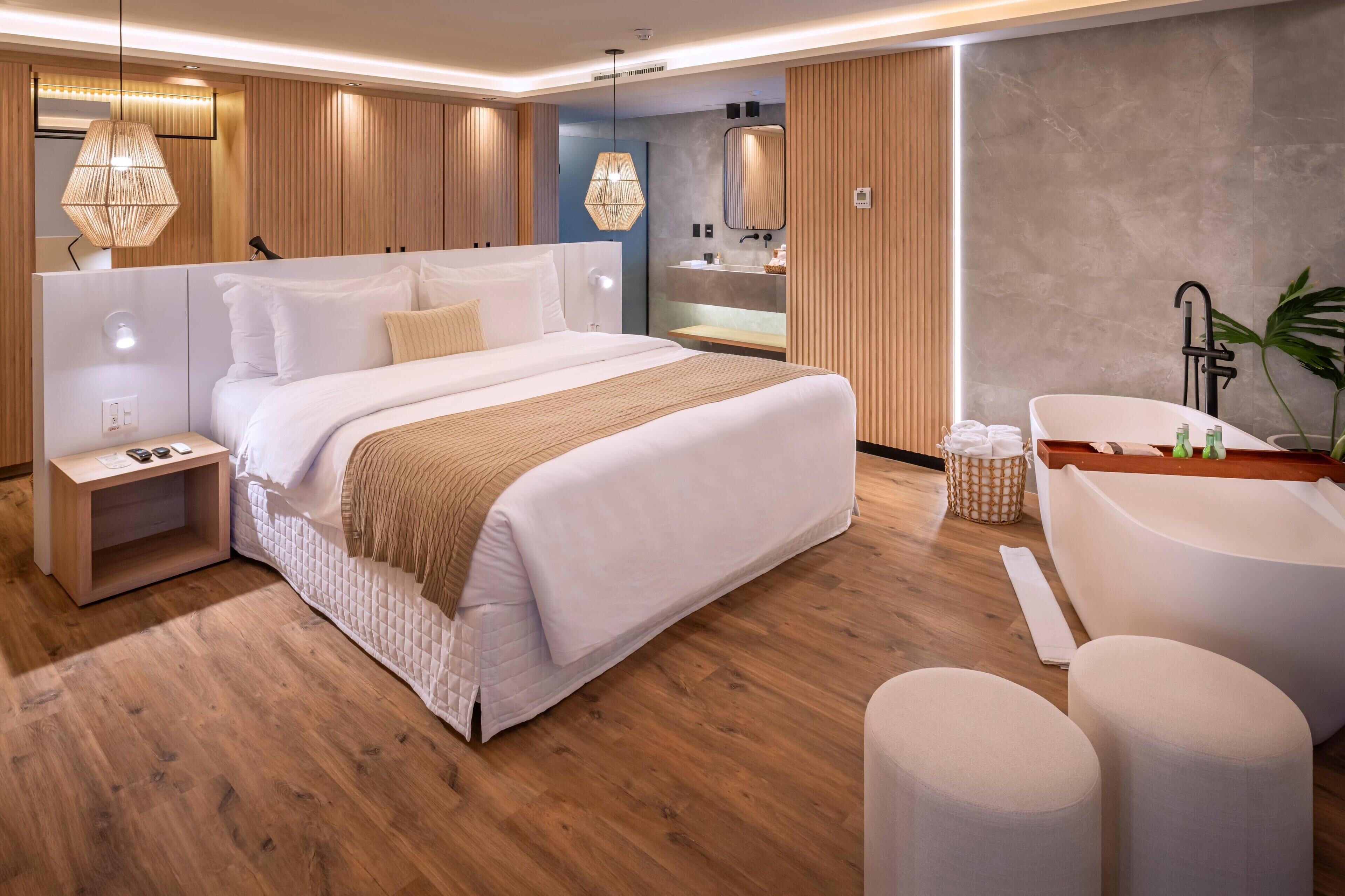 Frigobar, cofres nos quartos, individualmente decorados, escrivaninha