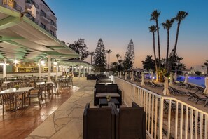 Breakfast, lunch and dinner served - Antigoni Hotel (Paralimni)