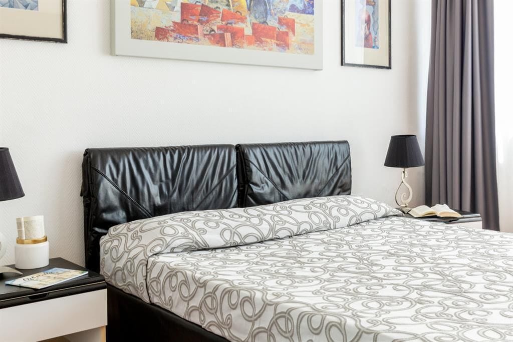 Superior Double Room | Minibar, in-room safe, desk, iron/ironing board