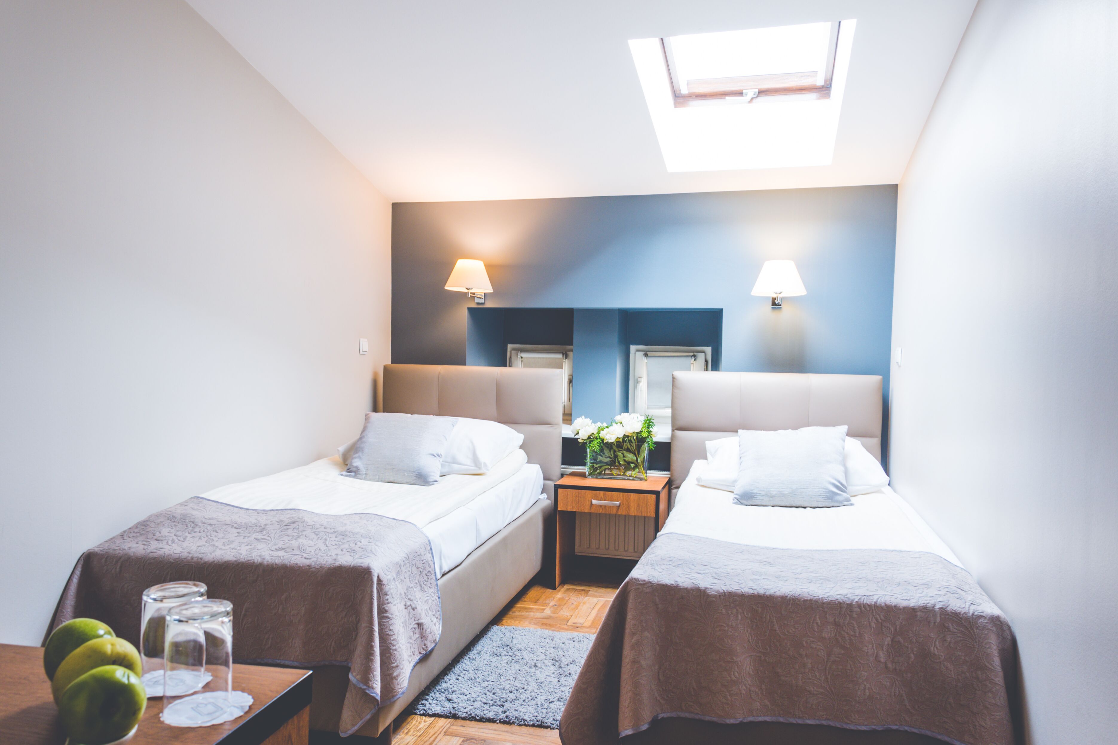 economy single room | living area | 40-inch flat-screen tv with satellite channels, tv