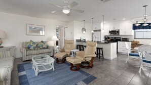 Living area - Sanibel Arms West Condominiums (Sanibel)