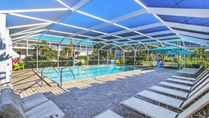 Outdoor pool - Sanibel Arms West Condominiums (Sanibel)
