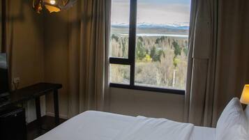 Suite, 1 Queen Bed | Minibar, in-room safe, desk, blackout drapes