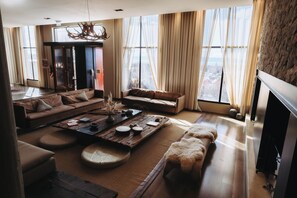 21-inch LCD TV with cable channels, TV - Esplendor by Wyndham El Calafate (El Calafate)