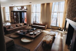 Televisión LCD de 21 pulgadas con canales por cable, una televisión